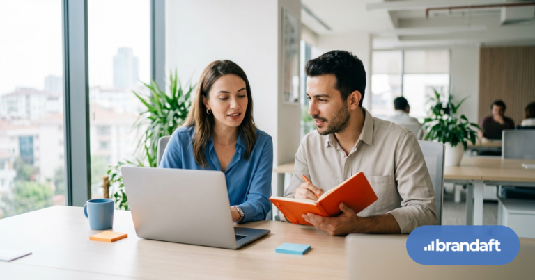 LinkedIn reklam verme rehberi: taban bütçe kuralları, şirket ve unvan hedefleme, lead gen form kararı, kampanya kurulumu ve sonucu CRM'e bağlama.